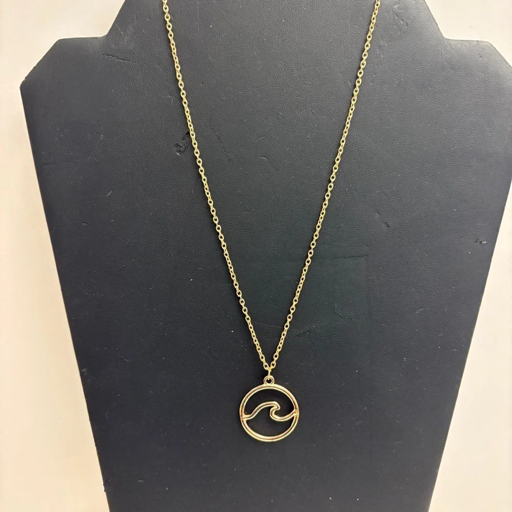3 Piece Wave and Palm Tree Jewelry Set in Goldtone